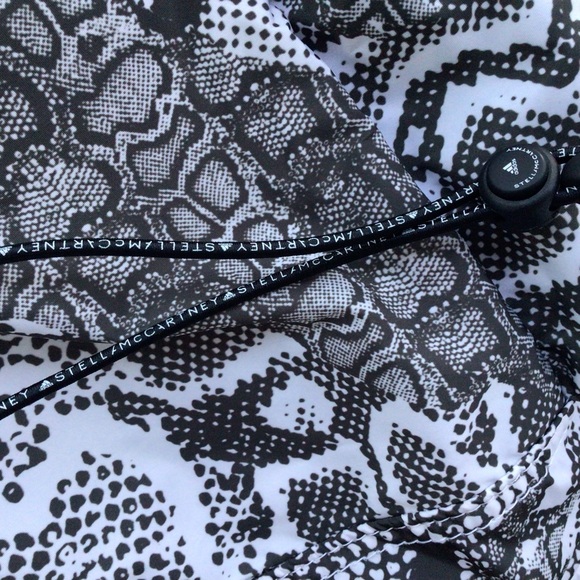 Stella McCartney Waist, Shoulder Convertible Backpack Bag in Faux Python Pattern - Picture 6 of 16